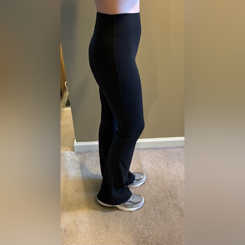 Lululemon Groove High-Rise Flared Pant in Black Size 6 - Picture 6 of 10